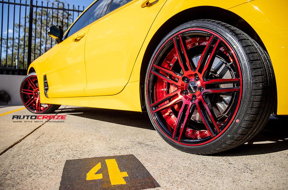 KIA-STINGER-INVADER-GLOSS-BLACK-CANDY-APPLE-RED
